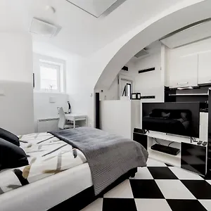 Apartamento Black And White