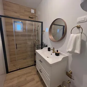 Apartament Romana - Free Private Parking