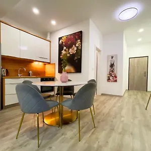Apartament The Maze